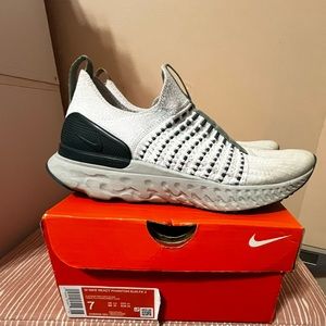 Nike React Phantom Run Flyknit 2